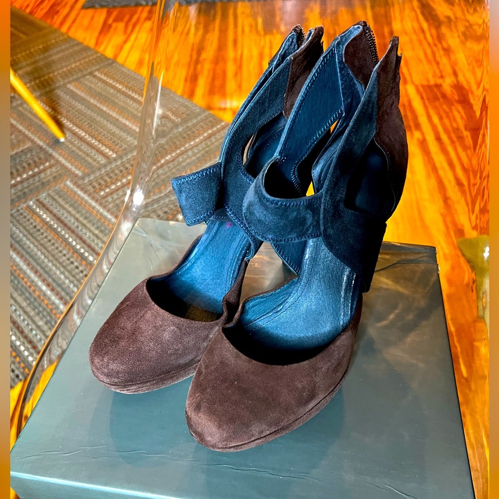 Seven for Mankind suede blue and brown pump
